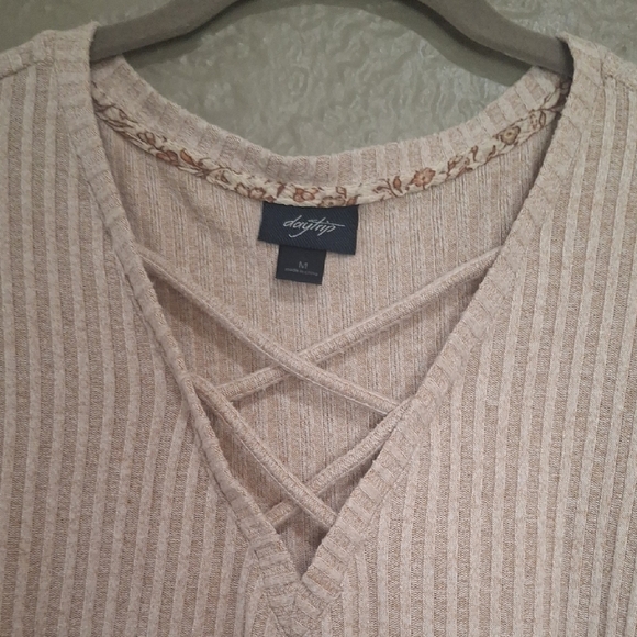 Daytrip Women's Cream and Tan Striped Hoodie Size M - Picture 5 of 9